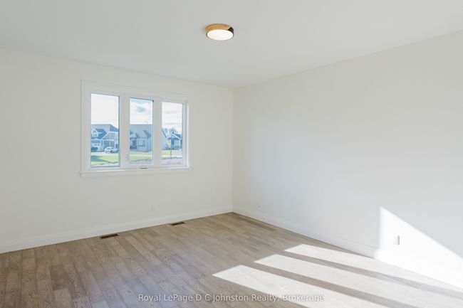 546 Algonquin Trail, House other with 2 bedrooms, 2 bathrooms and 4 parking in Grey ON | Image 8
