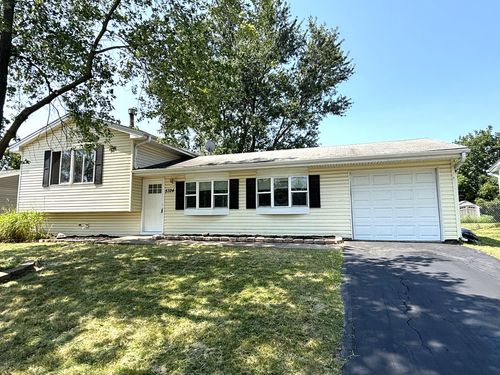 5324 Cinema Dr W, Hanover Park, IL, 60133-5156 | Card Image