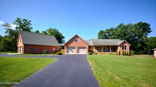 837 E Deer Creek Dr, Crossville, TN, 38571-3239 | Card Image