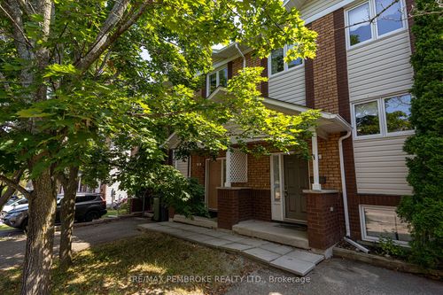 235 Willoughby Cres, Pembroke, ON, K8A8L7 | Card Image