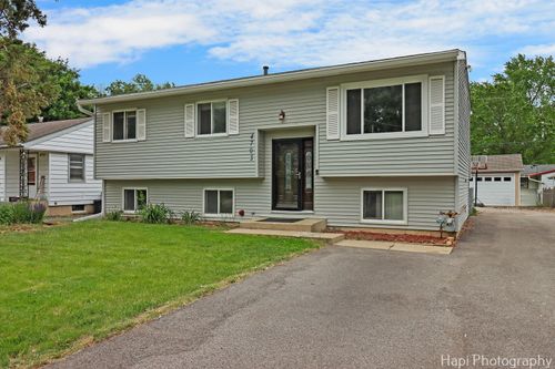 4703 W Shore Dr, McHenry, IL, 60050-3633 | Card Image