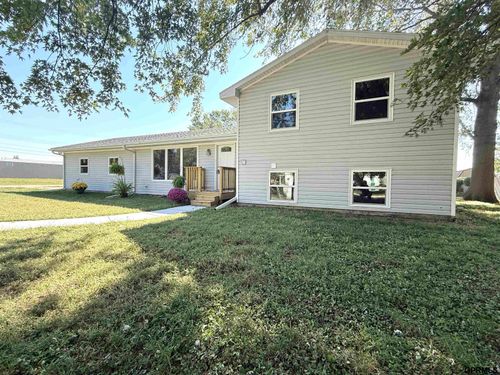 1141 B St, Geneva, NE, 68361-2916 | Card Image