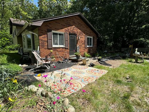 42050 Fret Rd, Van Buren Twp, MI, 48111-3064 | Card Image