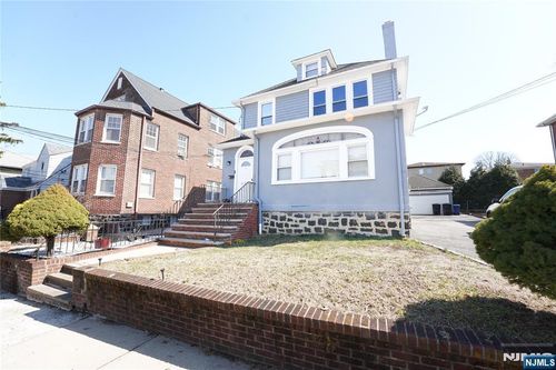 804 Fairview Ln, Fort Lee, NJ, 07024-1568 | Card Image