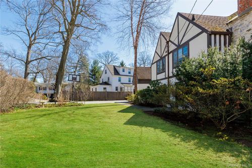 6 Walbrooke Cir, Scarsdale, NY, 10583-2729 | Card Image