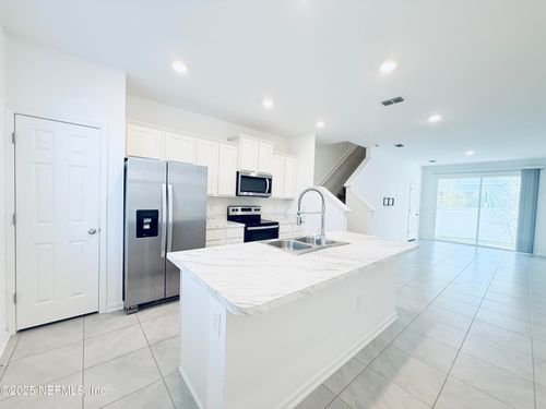 8334 Zenith Cir, Jacksonville, FL, 32256-8655 | Card Image
