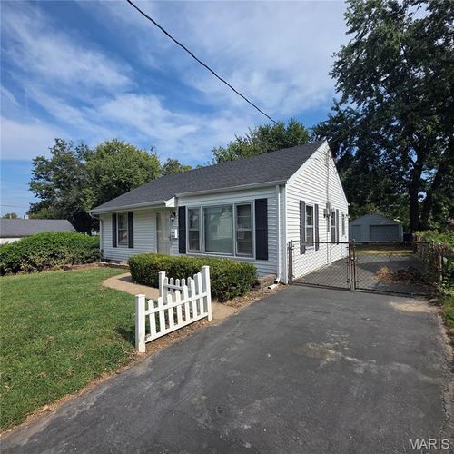 301 Washington St, Florissant, MO, 63031-5836 | Card Image
