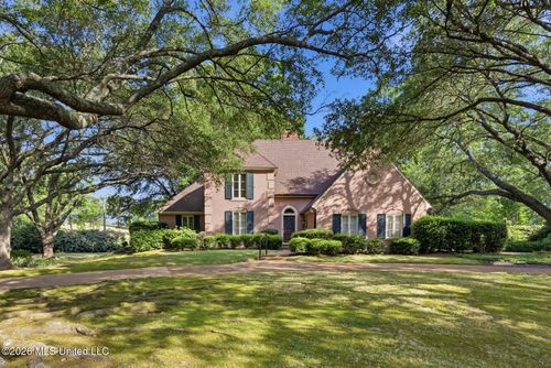 212 Saint Andrews Dr, Jackson, MS, 39211-2519 | Card Image