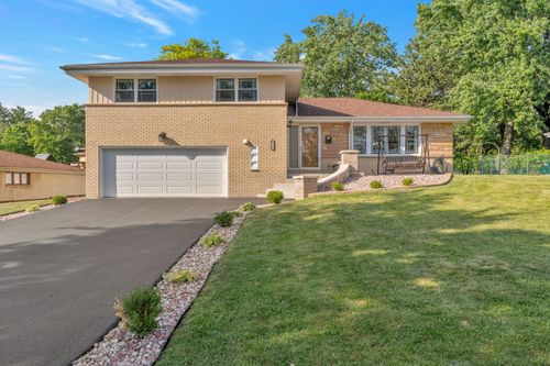 8714 Lynwood Dr, Hickory Hills, IL, 60457-1362 | Card Image