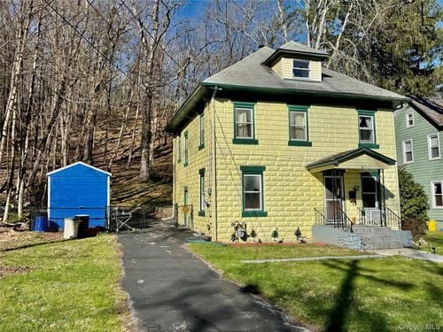 39 Reservoir Ave, Port Jervis, NY, 12771-1104 | Card Image