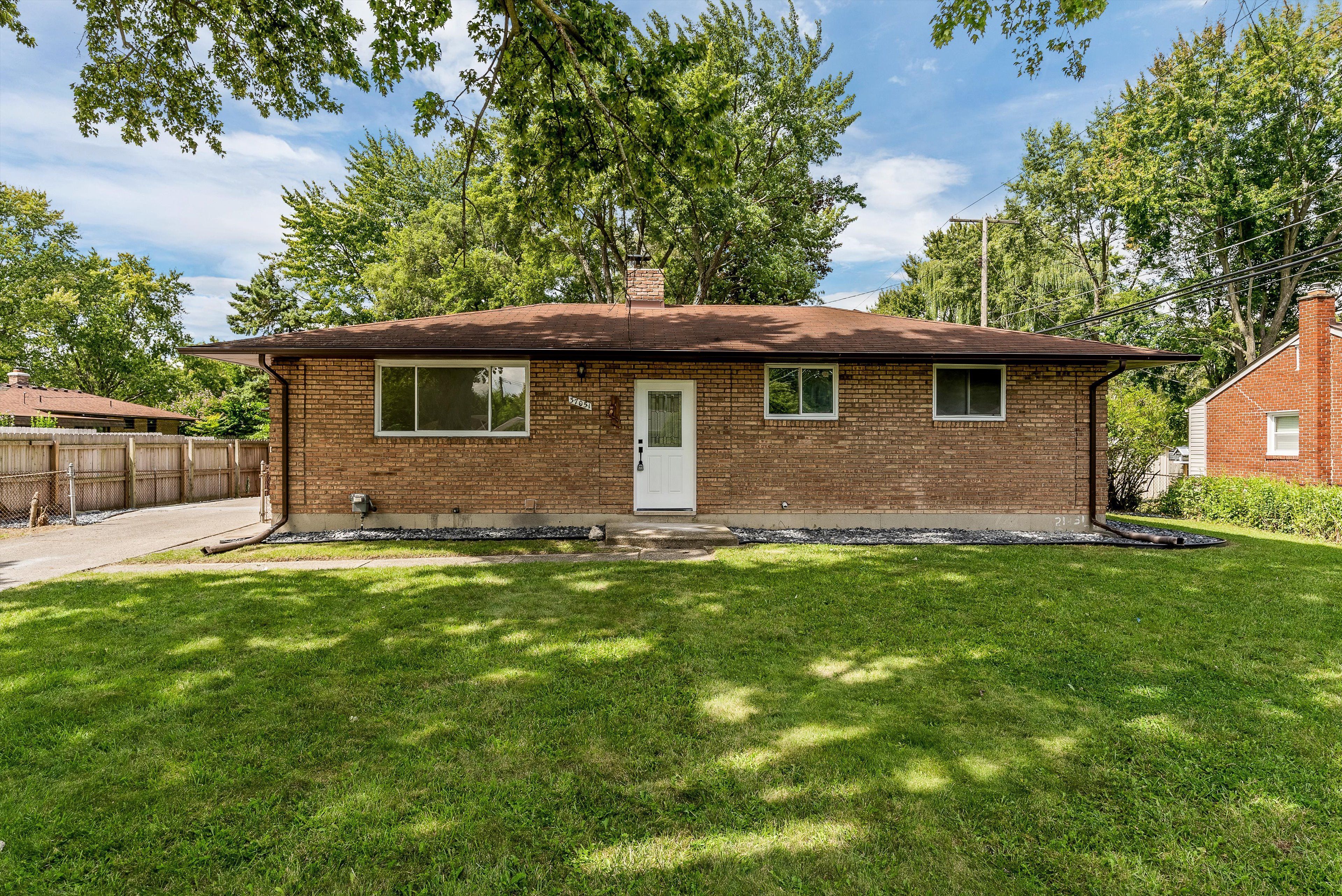 Ilene St, Clinton Township, MI 48036