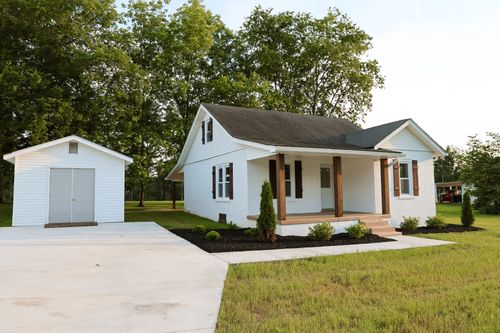 402 W Commerce St, Loretto, TN, 38469-2141 | Card Image