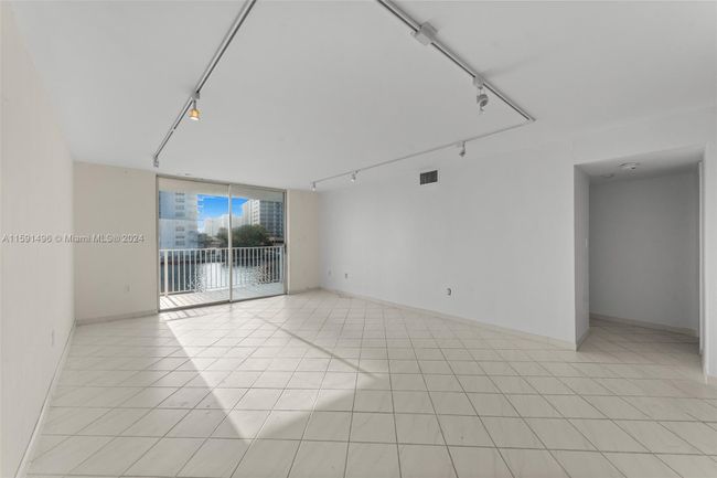 304 - 4000 Ne 170th St, Condo with 2 bedrooms, 2 bathrooms and null parking in North Miami Beach FL | Image 15