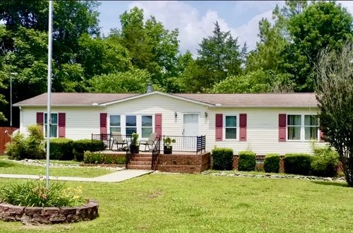 42 Paradise Hills Ln, Lebanon, TN, 37090-9246 | Card Image