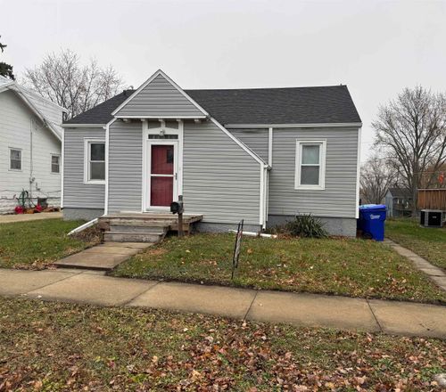 827 1st Ave Ne, Oelwein, IA, 50662-1001 | Card Image