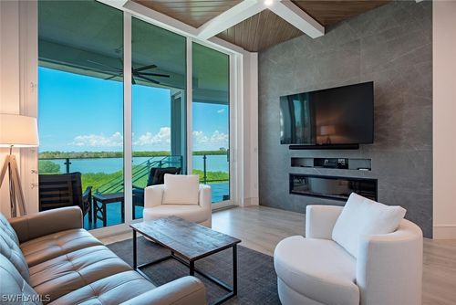 305-60 Seagate Dr, NAPLES, FL, 34103-2414 | Card Image