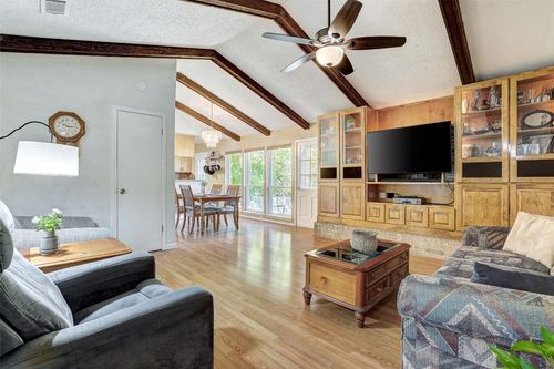 7210 Meadowood Dr, Austin, TX, 78723-1618 | Card Image