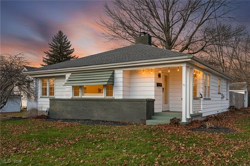 122 W Friend St, Columbiana, OH, 44408-1221 | Card Image