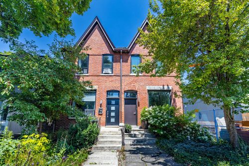 10 Follis Ave, Toronto, ON, M6G1S3 | Card Image
