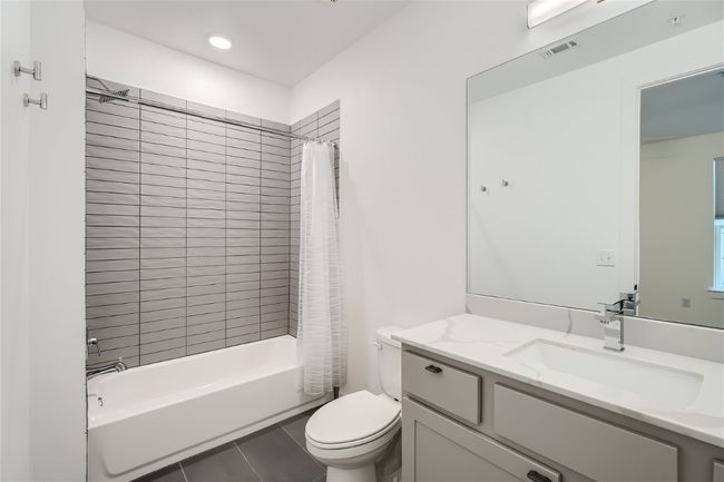 Secondary bathroom. | Image 13
