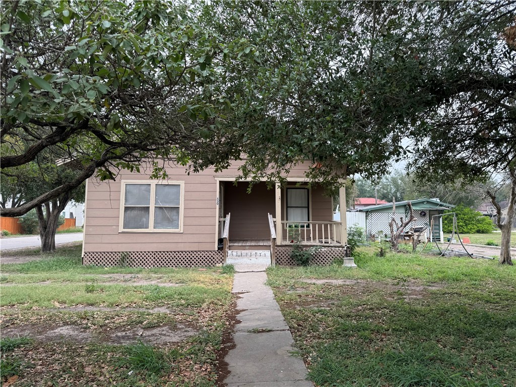 Yoakum Ave, Kingsville, TX 78363