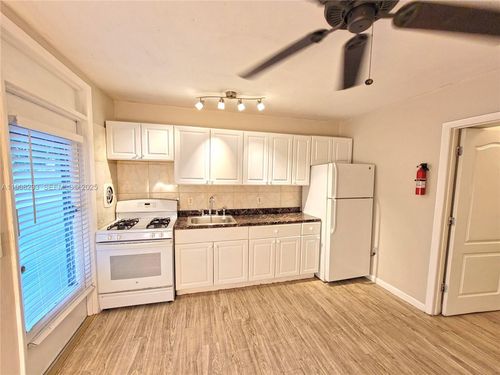 12a-441 Collins Ave, Miami Beach, FL, 33139-6648 | Card Image