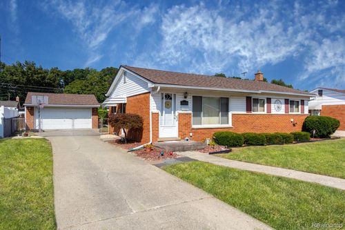 36034 Rolf St, Westland, MI, 48186-8228 | Card Image