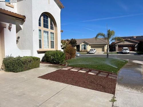 2441 Jessica Cir, Escalon, CA, 95320-2077 | Card Image