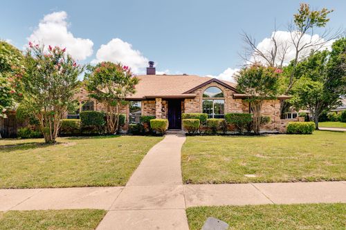 321 Lisa Ln, Cedar Hill, TX, 75104-1751 | Card Image