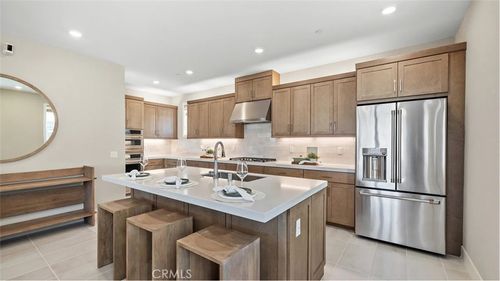 705 Sonia, Irvine, CA, 92618-5915 | Card Image