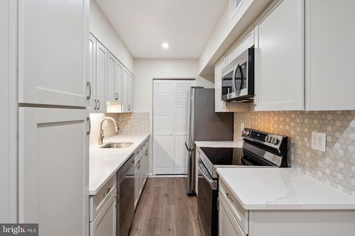 532-8312 Kingsgate Rd, SPRINGFIELD, VA, 22152-1133 | Card Image