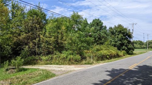 9376 Daniels Rd, Seville, OH, 44273-9525 | Card Image