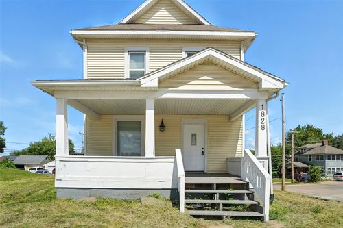 1828 Mount Vernon Rd Se, Cedar Rapids, IA, 52403-3325 | Card Image