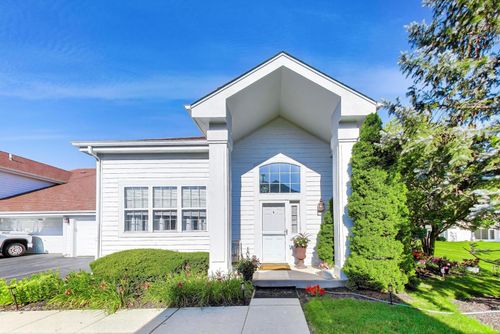 9507 Georgetown Ln, Crystal Lake, IL, 60014-3335 | Card Image