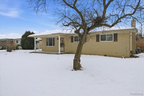 2938 Fox Hill Dr, Sterling Heights, MI, 48310-3028 | Card Image