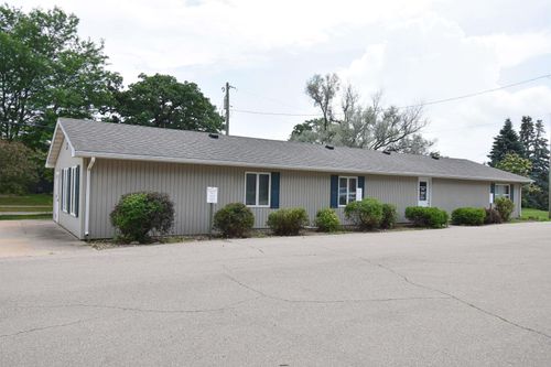 819 1st St E, Independence, IA, 50644-3008 | Card Image
