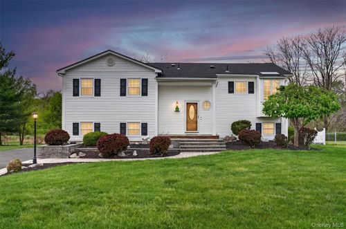 9 Pilgrim Ln, Washingtonville, NY, 10992-1307 | Card Image