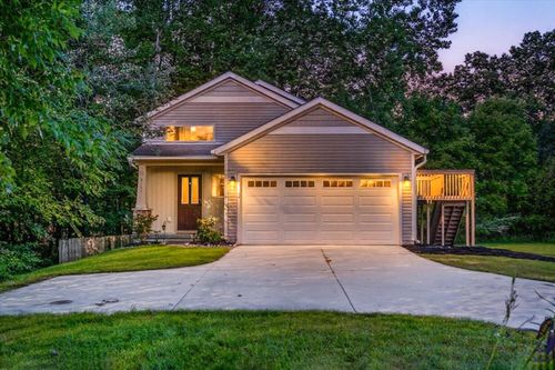 9187 Nature Meadows Dr Ne, Rockford, MI, 49341-7485 | Card Image