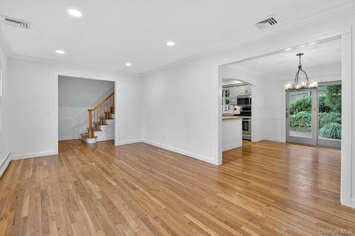 1 Briarwood Dr, Huntington, NY, 11743 | Card Image