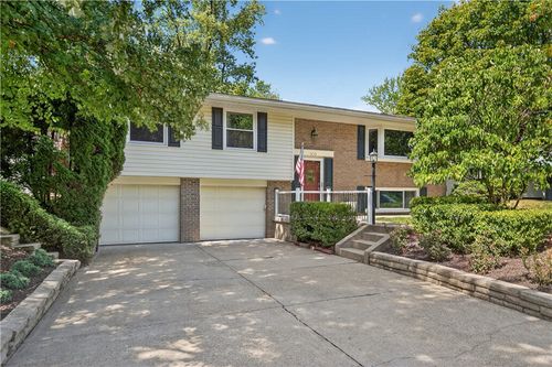 105 Rivercrest Dr, Coraopolis, PA, 15108-1137 | Card Image