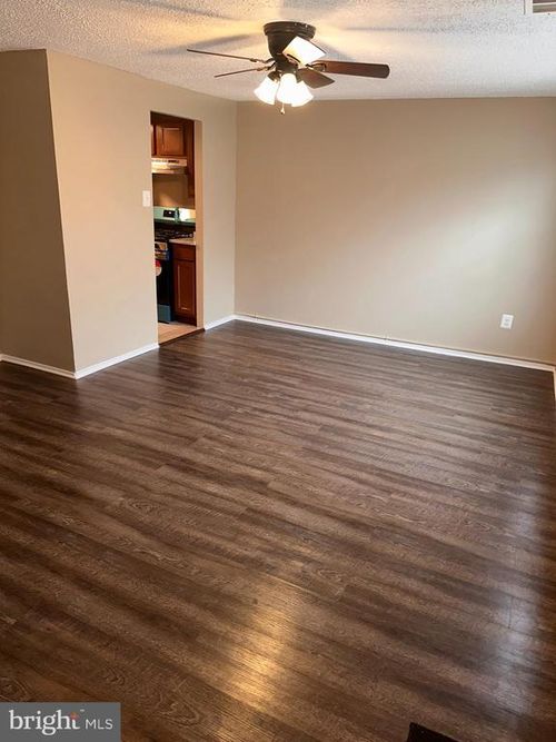 1814 Village Green Dr, LANDOVER, MD, 20785-4115 | Card Image