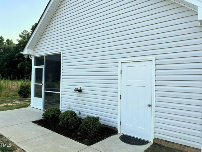 Side Area and Storage Area | Image 18