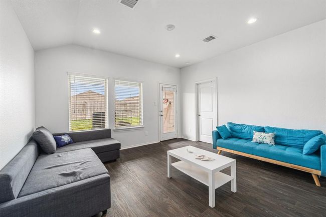 Living Room | Image 9