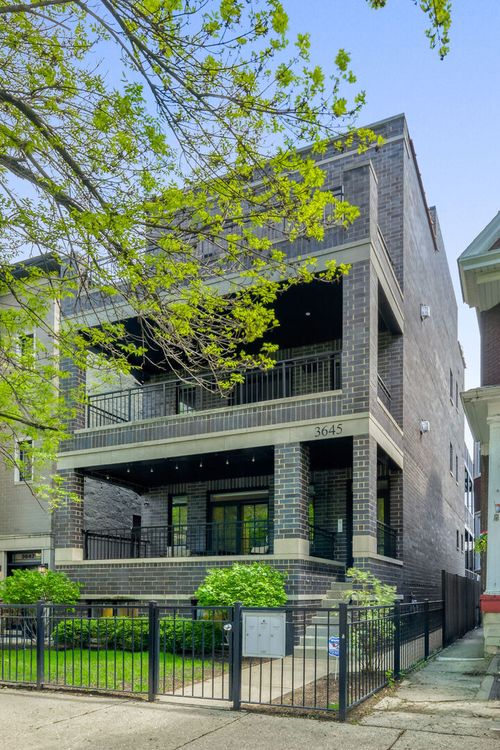 1-3645 Damen Ave, Chicago, IL, 60618-4989 | Card Image