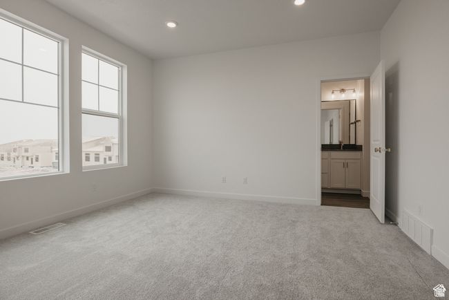 PICTURE OF MODEL | Image 7