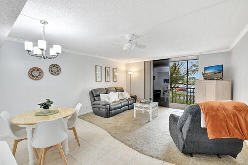 223-5220 Las Verdes Cir, Delray Beach, FL, 33484-8071 | Card Image
