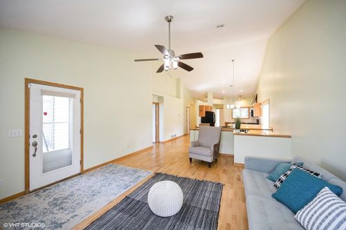 4224 93rd Ave N, Brooklyn Park, MN, 55443-1748 | Card Image