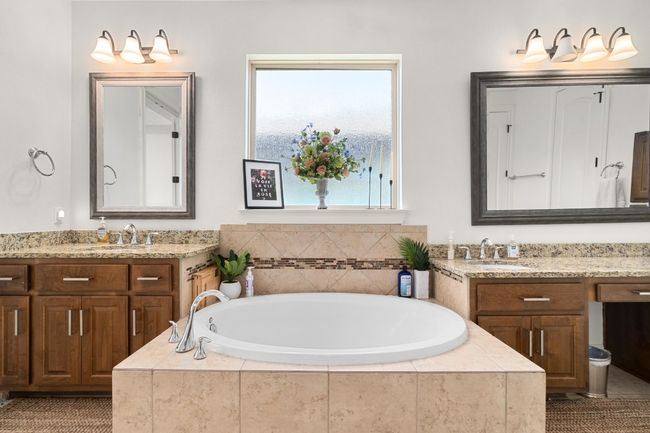 174 Jayne Cv, House other with 5 bedrooms, 5 bathrooms and 4 parking in Austin TX | Image 13