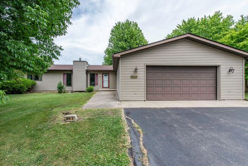 814 E Oak St, Silver Lake, WI, 53170-1617 | Card Image