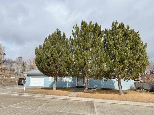 905 Elk St, Kemmerer, WY, 83101-3451 | Card Image